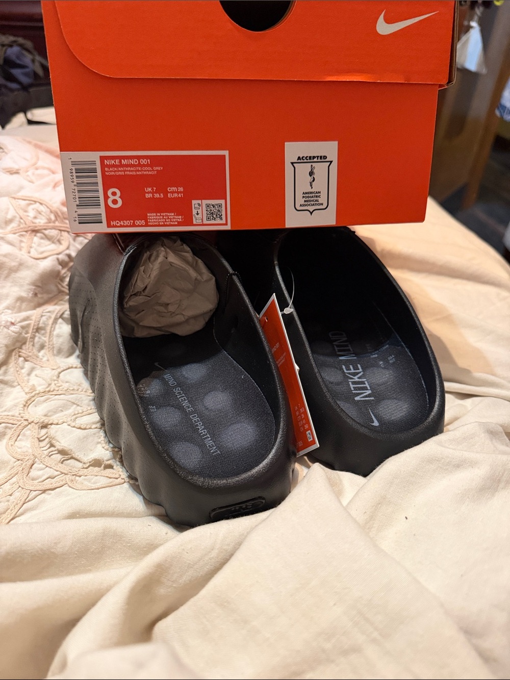 Ladies Nike slide 001. Black woman Slip-On Foam Clogs